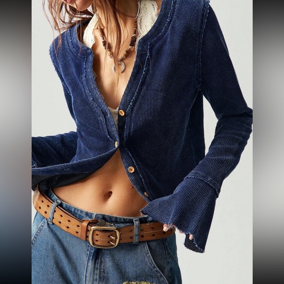 - Luxe button detail bell sleeve long sleeve top - Picture 1 of 8